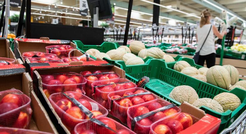 A vártnál lassabban csökkent júliusban az infláció, a kávé 20, az őszibarack 85 százalékkal drágult