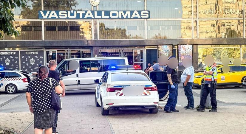 Megszólalt a rendőrség: itt vannak a sokkoló részletek a szolnoki késelésről – galériával, videóval