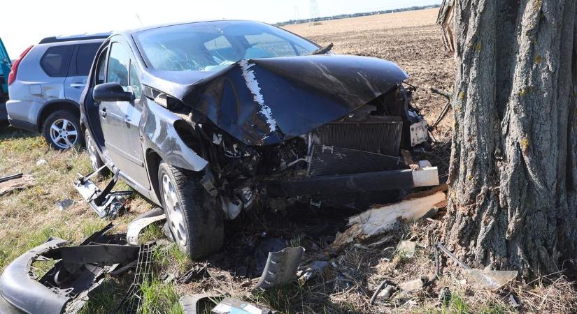 Súlyos sérüléssel végződött egy szabálytalan előzés Mezőkövesdnél - mentőhelikopter is a helyszínen! (fotók , videó)