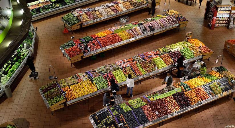 Közel hat százalékkal drágultak az élelmiszerek júliusban