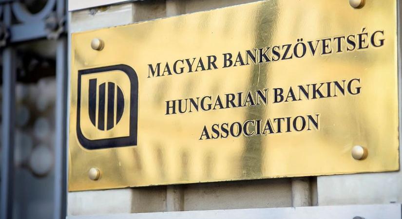 Megszólalt a Magyar Bankszövetség is a bankkártyás tranzakcióikkal kapcsolatos dupla terhelések ügyében