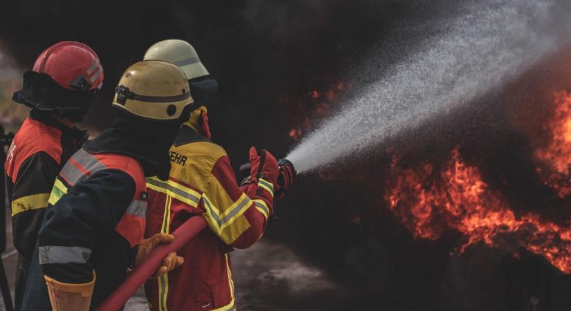 Ennyi dolga régen volt egy napon a baranyai tűzoltóknak