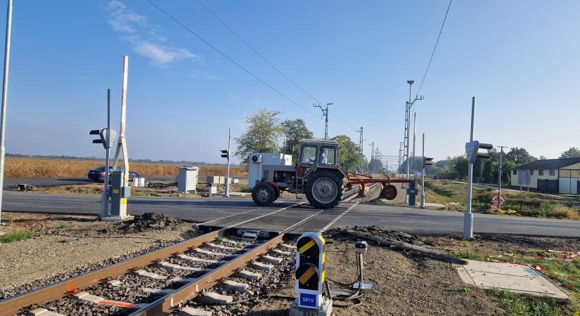 Üzembe helyezték a vasúti biztosítóberendezéseket Szeged és Röszke között