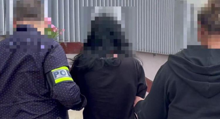 Elfogták a bántalmazó lányt Veszprémben