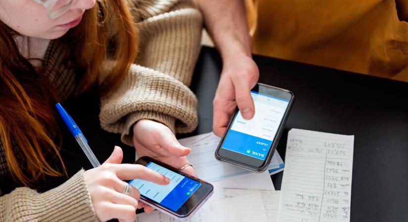 Így vernek át minket a saját mobilonkun keresztül: súlyos összegeket bukhatunk a figyelmetlenséggel
