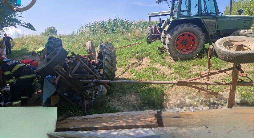 Traktor alá szorult egy nő a Maros megyei Dédán