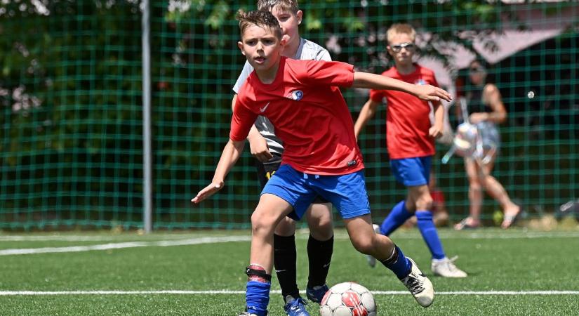 1. Janovicz Pékség-kupa: 12 klub 42 gyerekcsapata futballozik Egerben