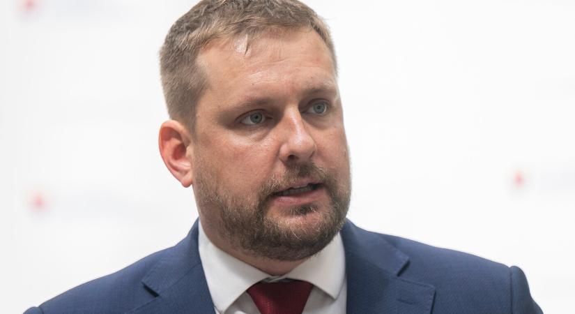 Újabb egészségügyi miniszter bukik meg? Az ellenzék a parlamentben váltaná le, és már a főügyész is nyomoz