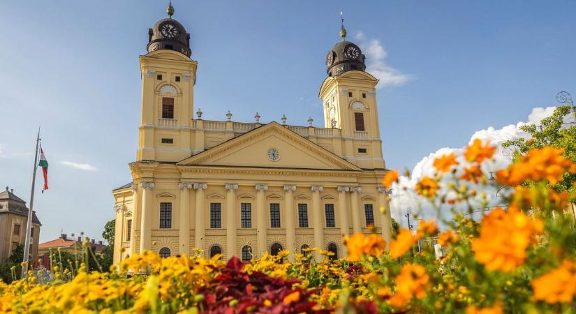 Virágba borult Debrecen – fotókon és videón mutatjuk a legszebbeket!