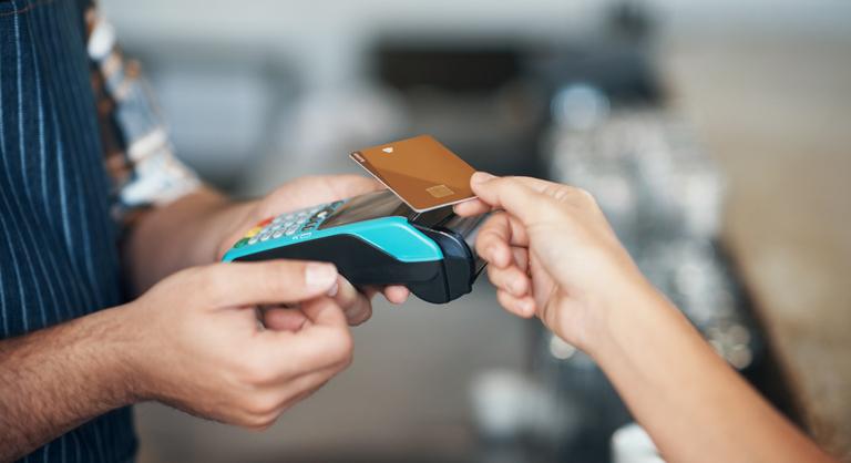 Duplán terhelték a bankszámlákat, megszólalt az Országos Fizetési Szolgáltató