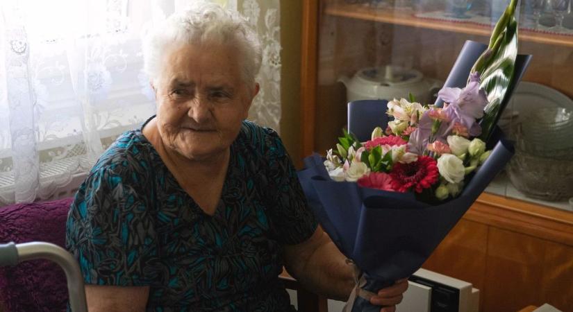Fiatalkorában liftkezelőként dolgozott a 90 éves Róza néni, biztosan sok debreceni ismeri!