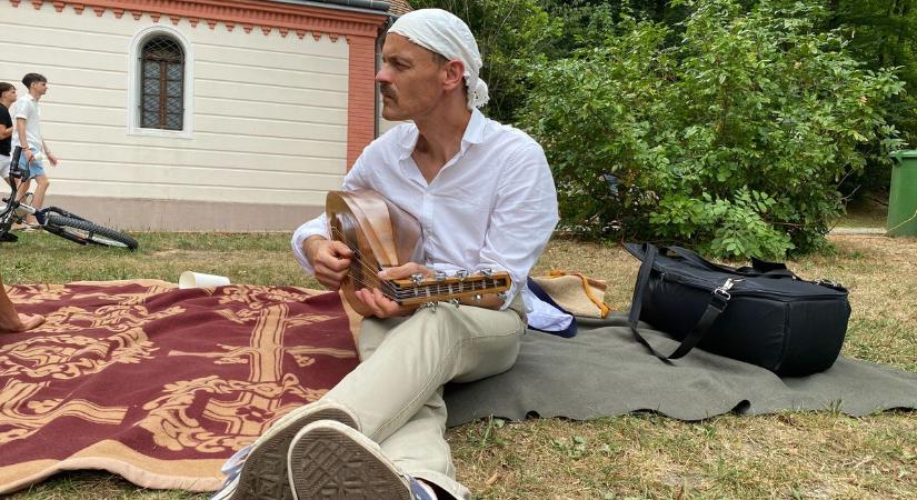 A Bakony nem felejti el Cseh Tamást, fia is eljön és fellép az énekes kedvenc helyén ( videó)
