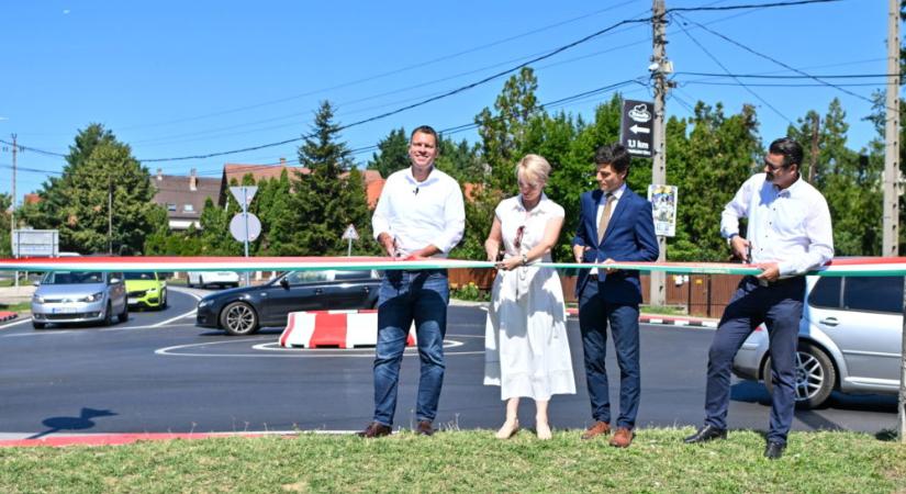 Új körforgalmat adtak át Solymáron