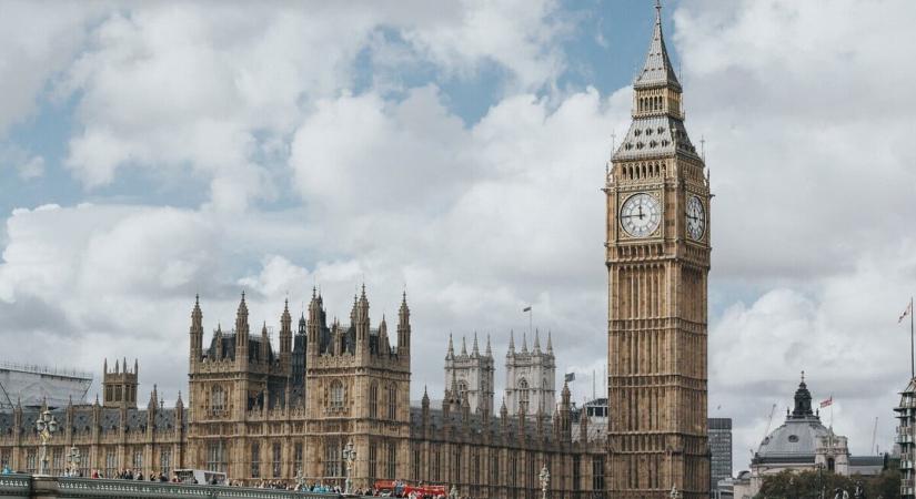 Nagy-Britanniában lemondott tisztségéről a hajléktalanügyi felelős államtitkár