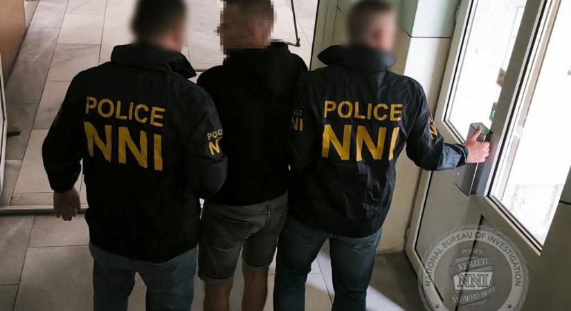 Kibújt a bilincsből és megszökött Budapesten Európa egyik legveszélyesebb bűnözője: reagált a rendőrség