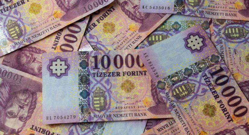 Dupla pénz jön augusztusban: kiderült mikor számíthatunk pénzesőre
