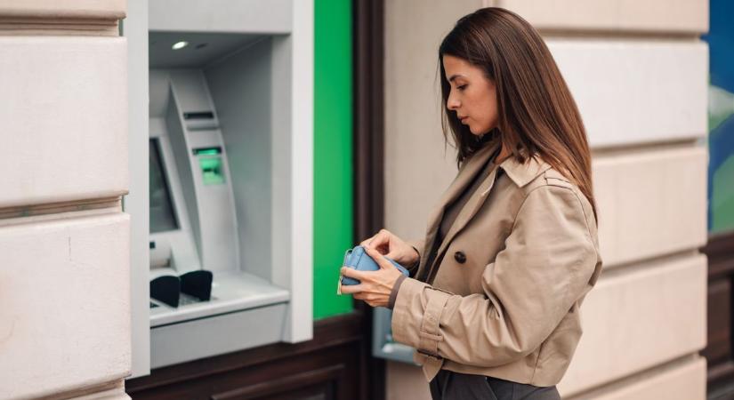 Több banknál is duplán vonták le ugyanazt az összeget a számláról