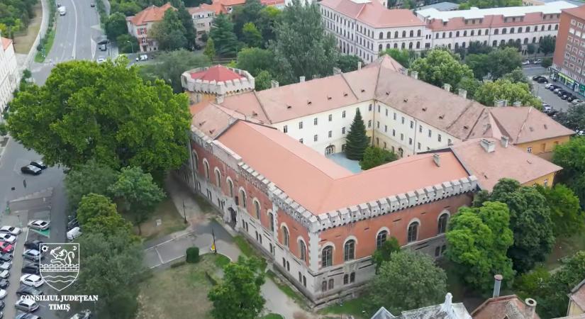 Két évtizede tervezett restauráció rajtol el a bánsági Hunyadi-kastélyon