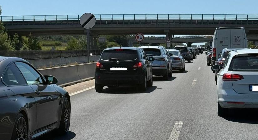 Elindul a hétvégi csúcsforgalom a Balatonra – aki teheti, válasszon más útvonalat