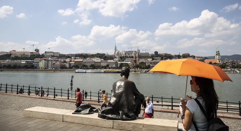 Példátlan tíznapos hőség előtt állunk, már a piros riasztást is kiadták