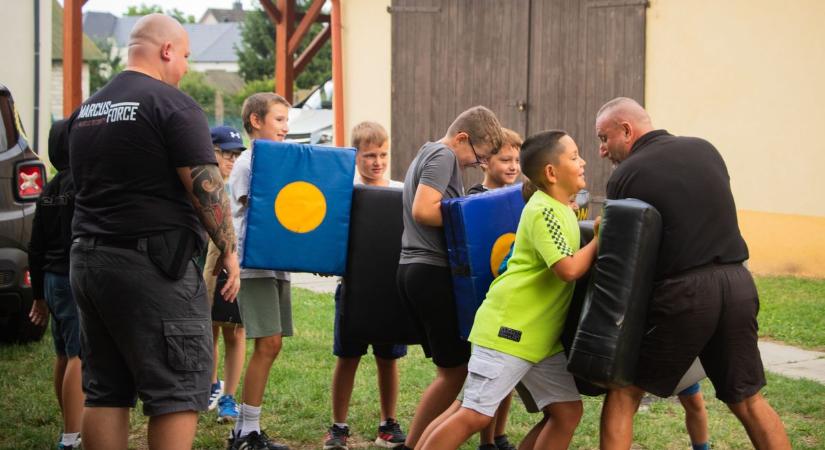 Játékosan tanítottak önvédelmet a gyereknek a vitnyédi táborban