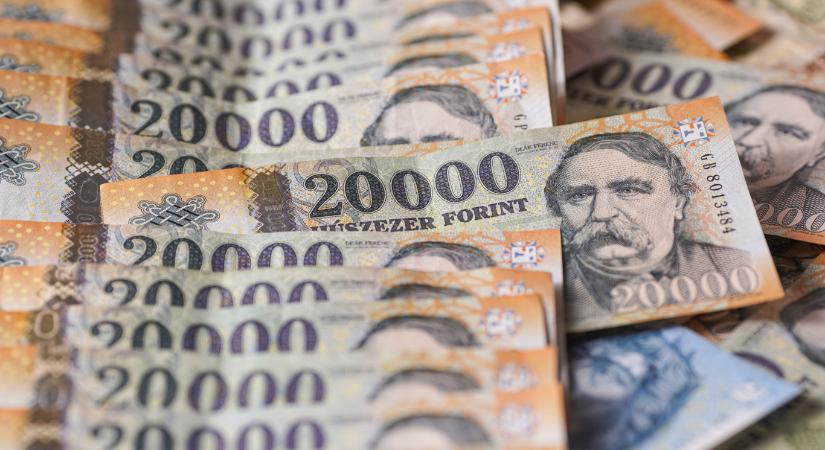 395 Ft-os euróárfolyam: 11 hónapos csúcson a forint