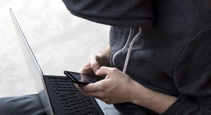 Egy kattintás a mobilodon és elúszhat minden pénzed – most sms-ben támadnak a csalók