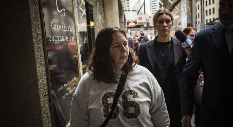 Férjét is megpróbálta megölni a családjának gyilkos galócát feltálaló nő