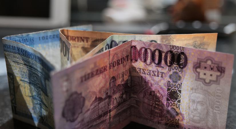 Idén még nem volt ilyen erős a forint, ma tovább izmosodott