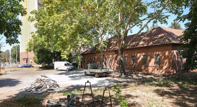 Hosszú évek pusztulása után új korszak kezdődik az újszegedi iskolaépületben – galériával