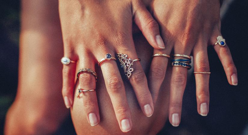 Arany és ezüst ékszerek együtt? 5 stylist tipp