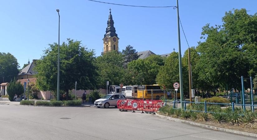 Teljes útlezárás Kiskunfélegyházán, megváltozik az autóbuszok indulási helye is