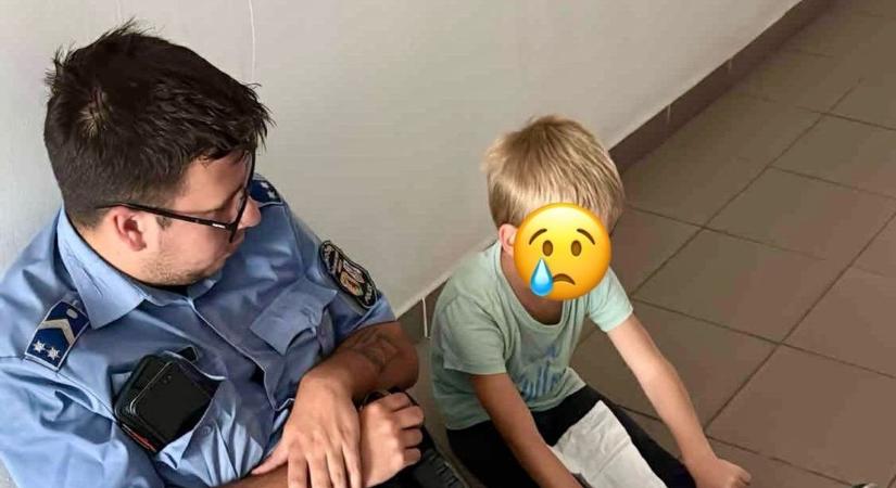 Egy kapualjban találtak rá az eltűnt, síró kisfiúra – így segítettek neki a rendőrök