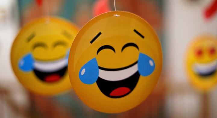 Ezért fáj, ha kinevetnek: egy emoji is megsemmisítő lehet