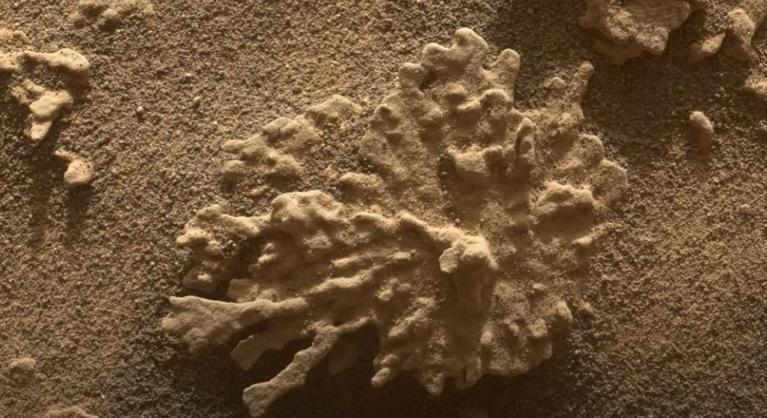 Meglepő alakzatra bukkant a Curiosity a Marson