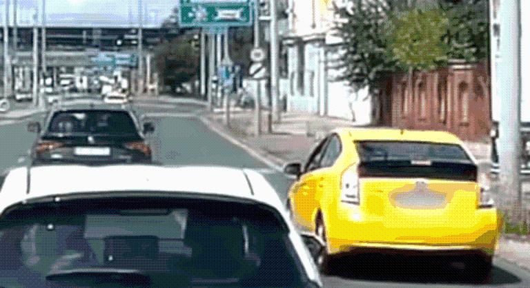 Vészfékezéssel próbálta elkerülni a balesetet egy autós a Soroksári úton