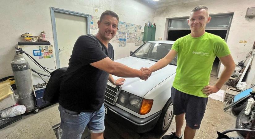 Igazi kincsre bukkantak Zalában! A kora ellenére hibátlan a Mercedes karosszériája