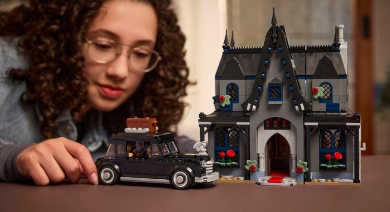 A LEGO gyönyörű készletekkel ünnepli a Wednesday második évadát