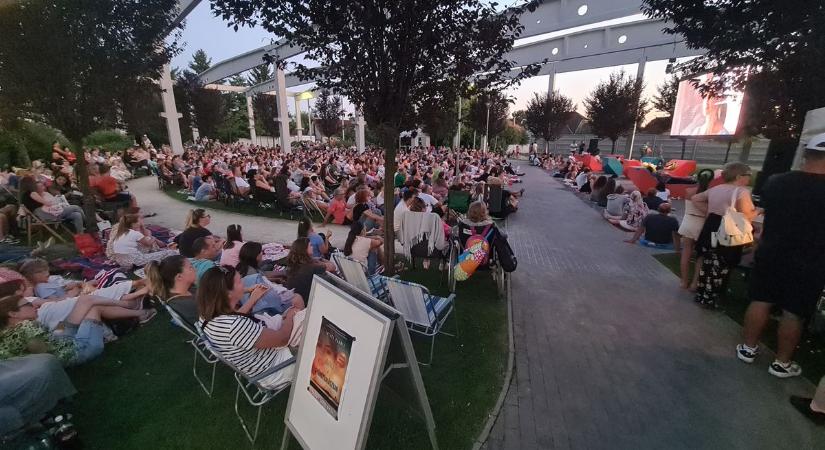 Nyári moziélmény a szabad ég alatt – videóval