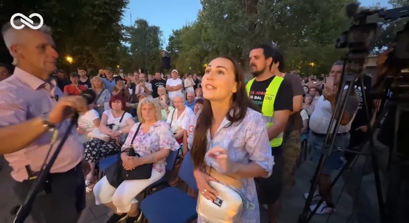 Elvették a mikrofont a Fidesz genderező képviselőjétől Magyar Péter kecskeméti fórumán