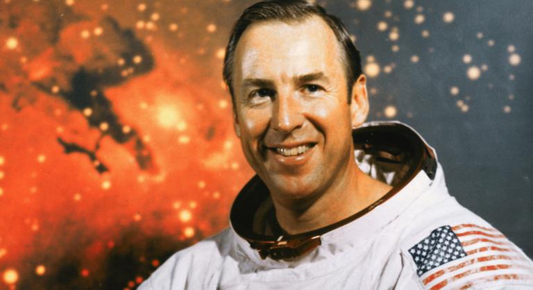 Meghalt Jim Lovell, aki majdnem életét vesztette a holdra szálláskor