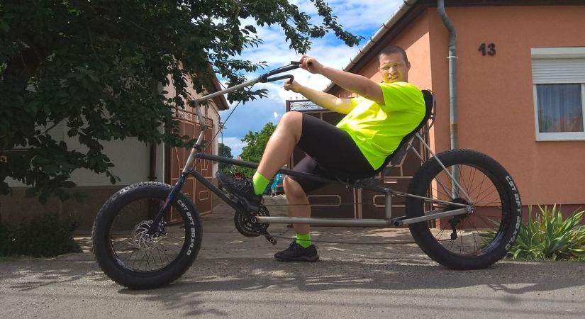 Fekvőkerékpárral járja a világot Kapus György, így teszi könnyűvé és élvezetessé a túrázást a „fotelbringa” – galériával