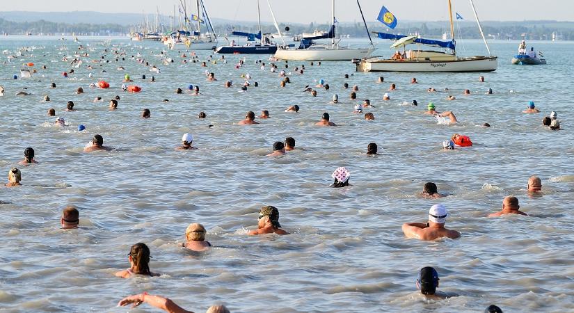 Ezrek ússzák át szombaton a Balatont, a helyszínen is lehet nevezni rá
