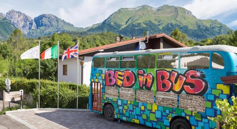 Megőrülnek a turisták ezért az autóbuszért