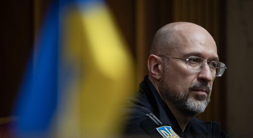 Ukrán védelmi miniszter: testkamerát kell viselniük a hadkiegészítőknek