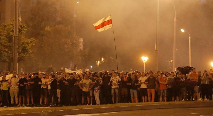 Hazaárulásért és államtitkok kiszivárogtatásáért tíz év börtönre ítéltek egy fehérorosz újságírót