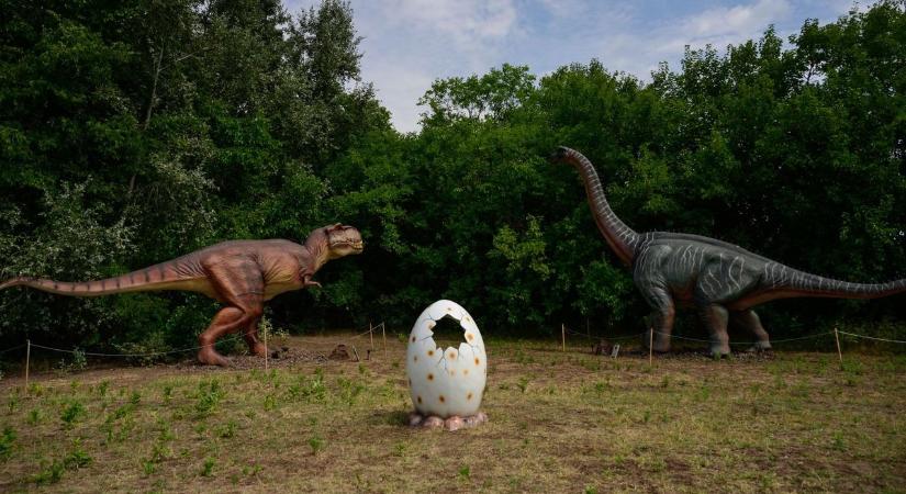 Mintha a Jurassic Parkban járnánk, fotókon a megelevenedett történelem – galériával, videóval