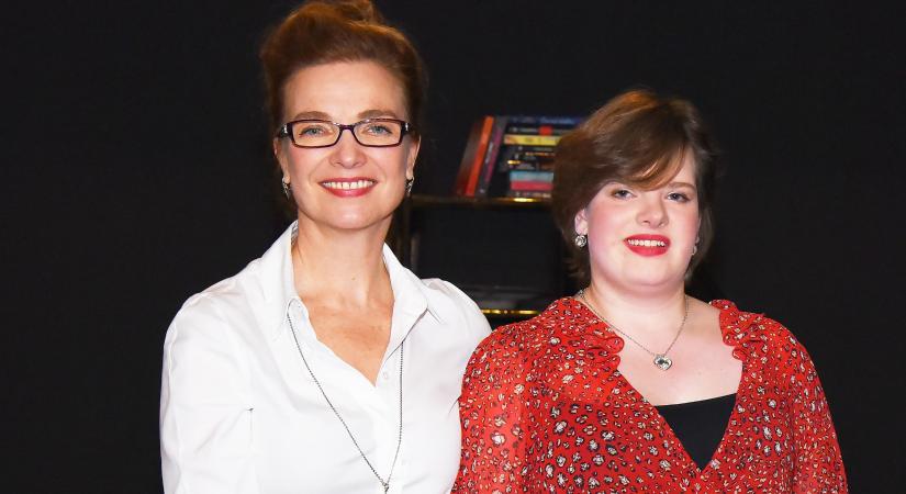 Kováts Adél ritkán látott lányával címlapon: a tartósan beteg Rozi története mindenkit inspirál