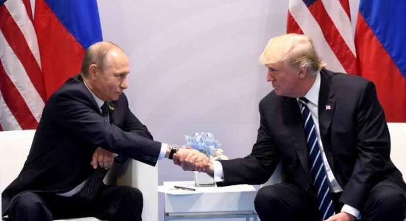 Trump letérdel Putyinnak a csúcson