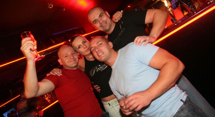 Keresd magad a képeken! – Szebbnél szebb lányok a kanizsai Cola Clubban 2008-ban (galéria)